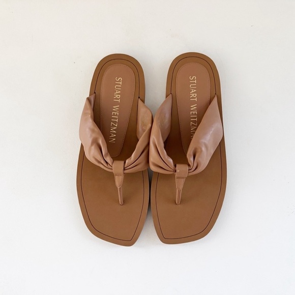 Stuart Weitzman Cassie Sandal Flip Flop Thong Flat Puff Leather Designer Tan 9 - Picture 1 of 10